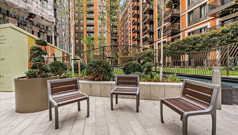 2 bed property in Edgware Road, London